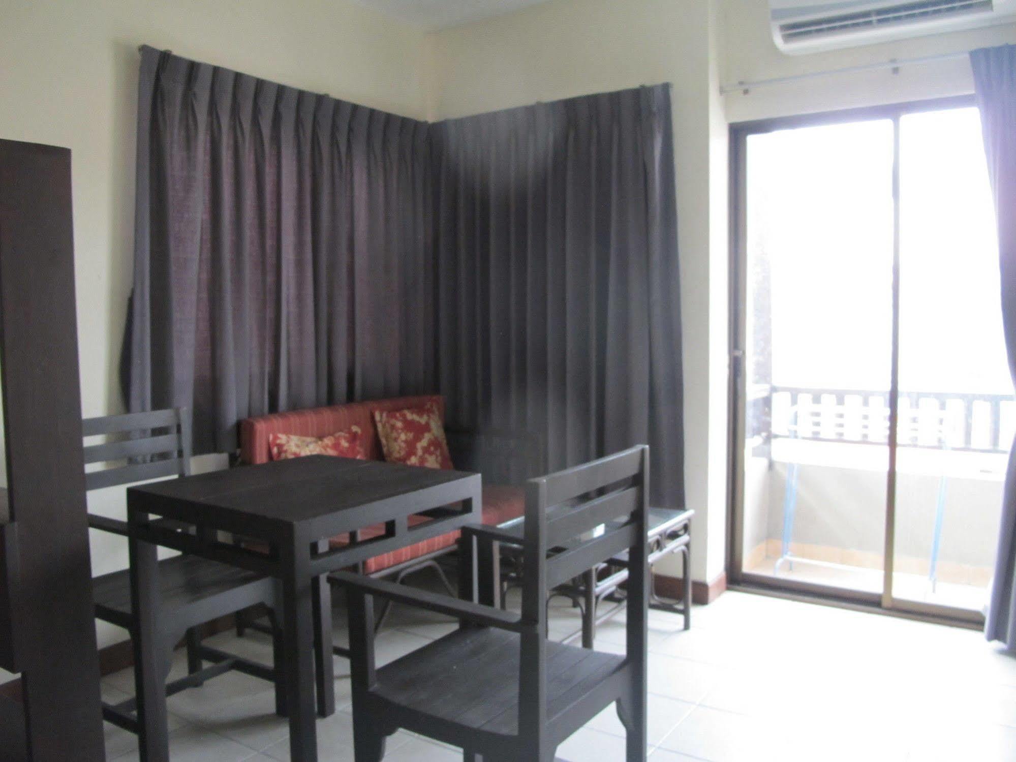 Rinya House Lägenhet Pattaya Exteriör bild